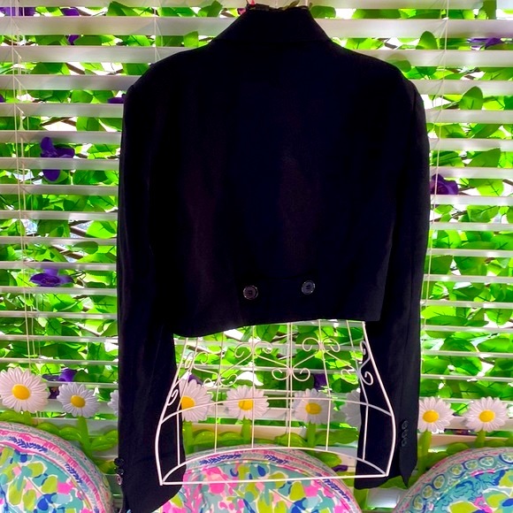 Forever 21 short black tuxedo style jacket - Picture 5 of 7